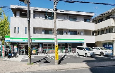 コンビニ　ファミリーマート田園都市鷺沼店（コンビニ）まで815m