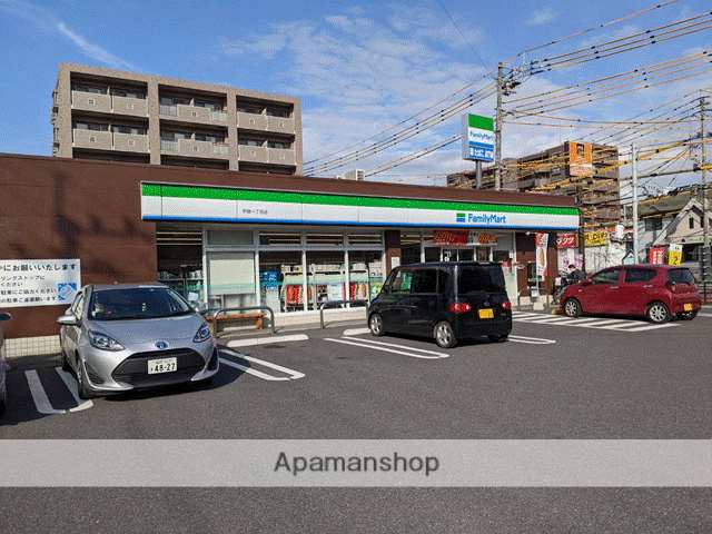 コンビニ　ファミリーマート（コンビニ）まで329m