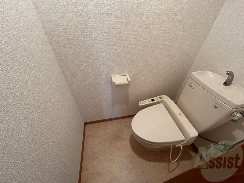 トイレ　シャワートイレになっているので快適です！