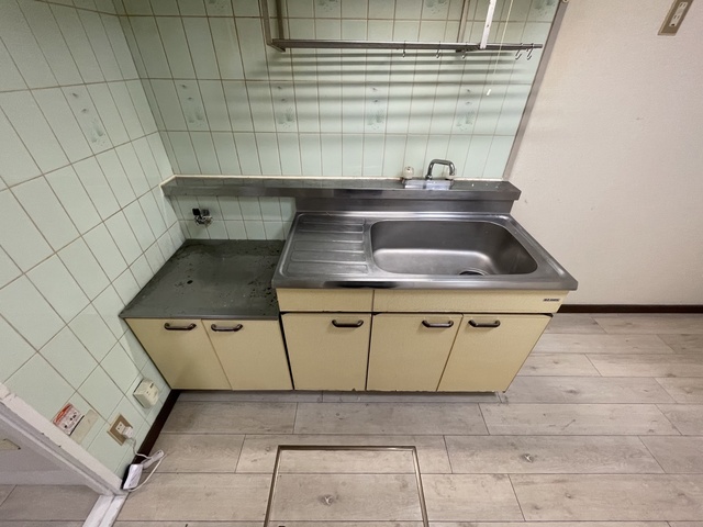 キッチン　別部屋参考写真です