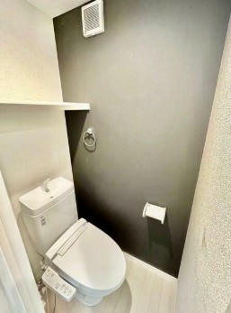 トイレ　別部屋参考写真となります