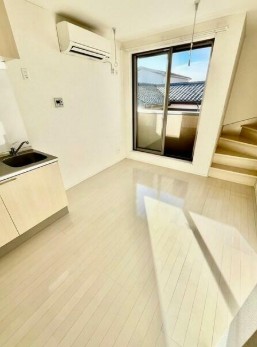 居室・リビング　別部屋参考写真となります