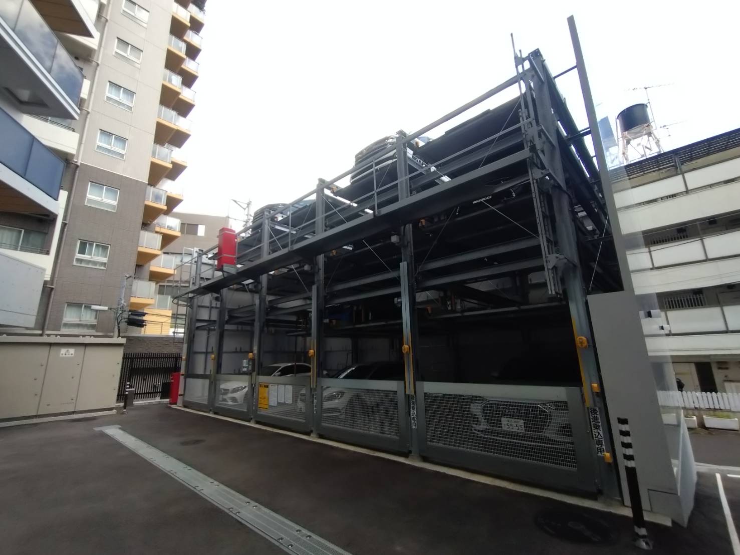 駐車場　駐車場・バイク置き場・駐輪場完備