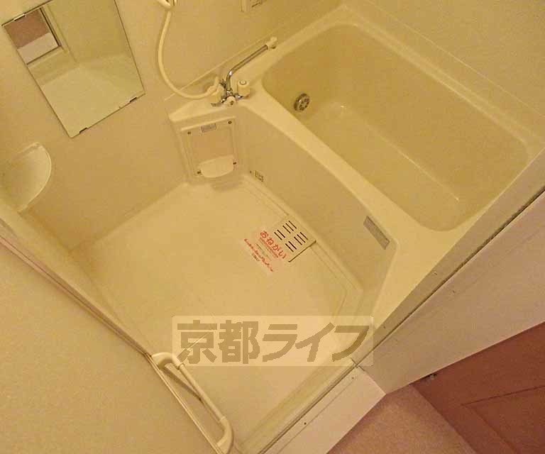 バス・シャワールーム　シャンプー置場もあります