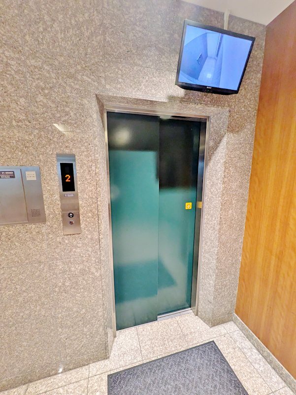 玄関　エレベーター