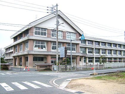 小学校　湖山西小学校（小学校）まで1102m