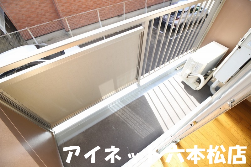 バルコニー　天気の良い日の洗濯物はこちらで