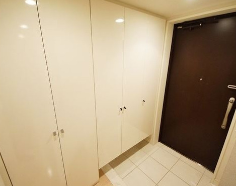 玄関　※別部屋の参考写真です。