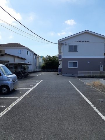 駐車場　駐車場があるので、車を買う予定の方も安心です