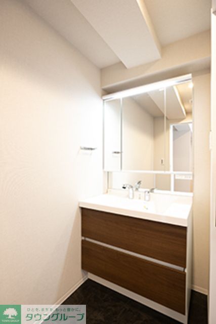洗面設備　※写真は同タイプ住戸です。
