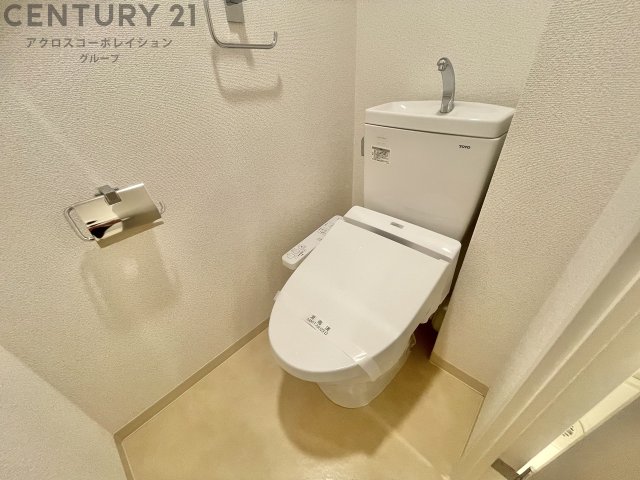 トイレ　温水洗浄便座付きのトイレです♪