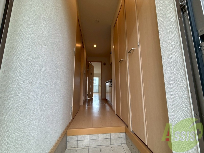 玄関　玄関から撮影しました。お部屋の明るさが伝わりますか。