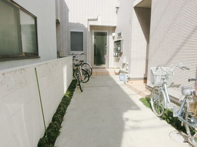 エントランス　★明るいエントランスアプローチです★