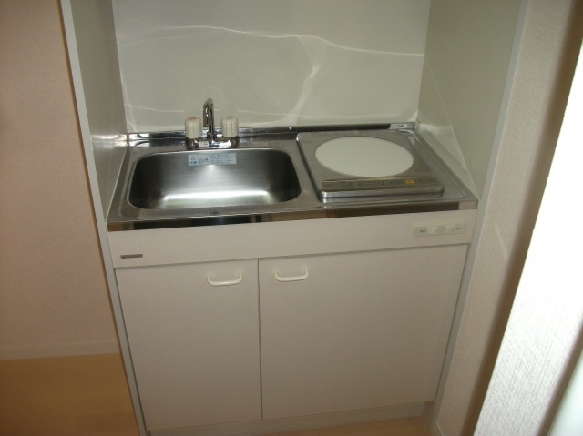 キッチン　お掃除も楽々のIHコンロ付きです