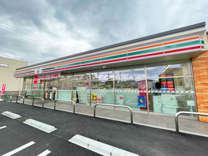 コンビニ　セブンイレブン豊橋鴨田町店（コンビニ）まで453m