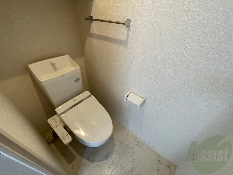 トイレ　こちらはトイレになります。ウォシュレット機能付きです。