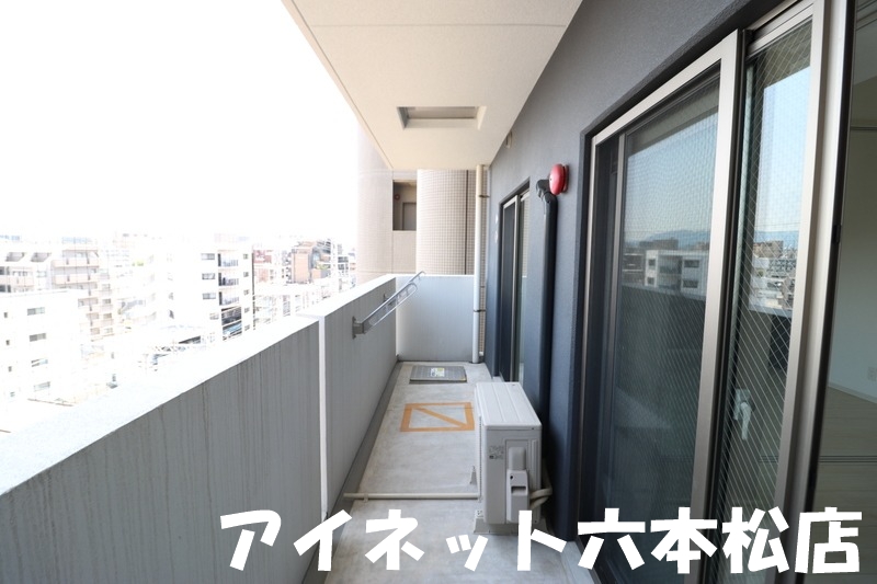 バルコニー　天気の良い日の洗濯物はこちらで