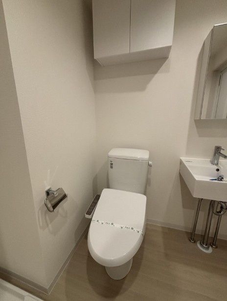 トイレ　別タイプ部屋　参考写真です