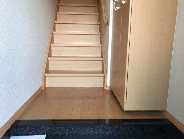 玄関　※写真はサンプルです。