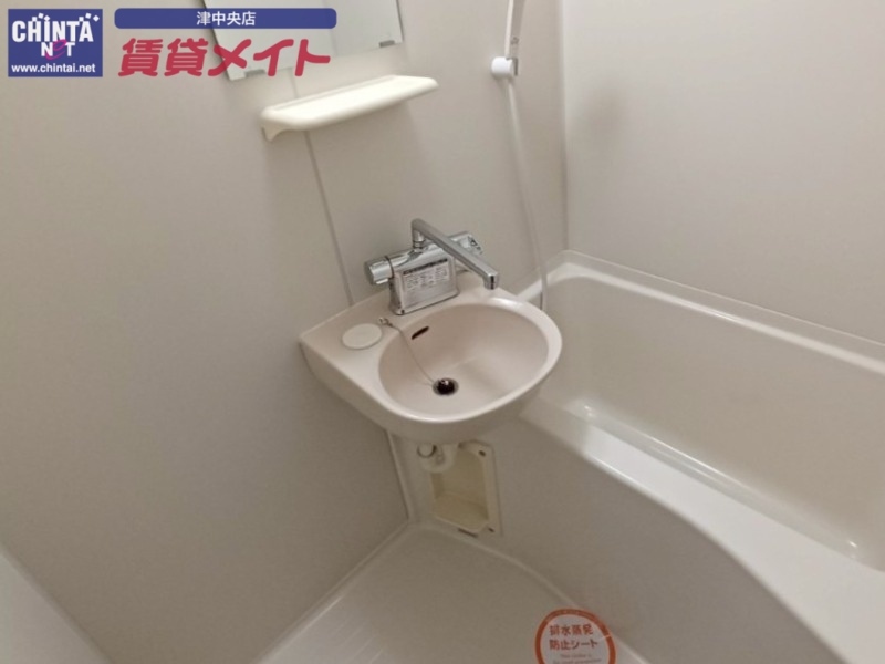洗面設備　同型参考写真