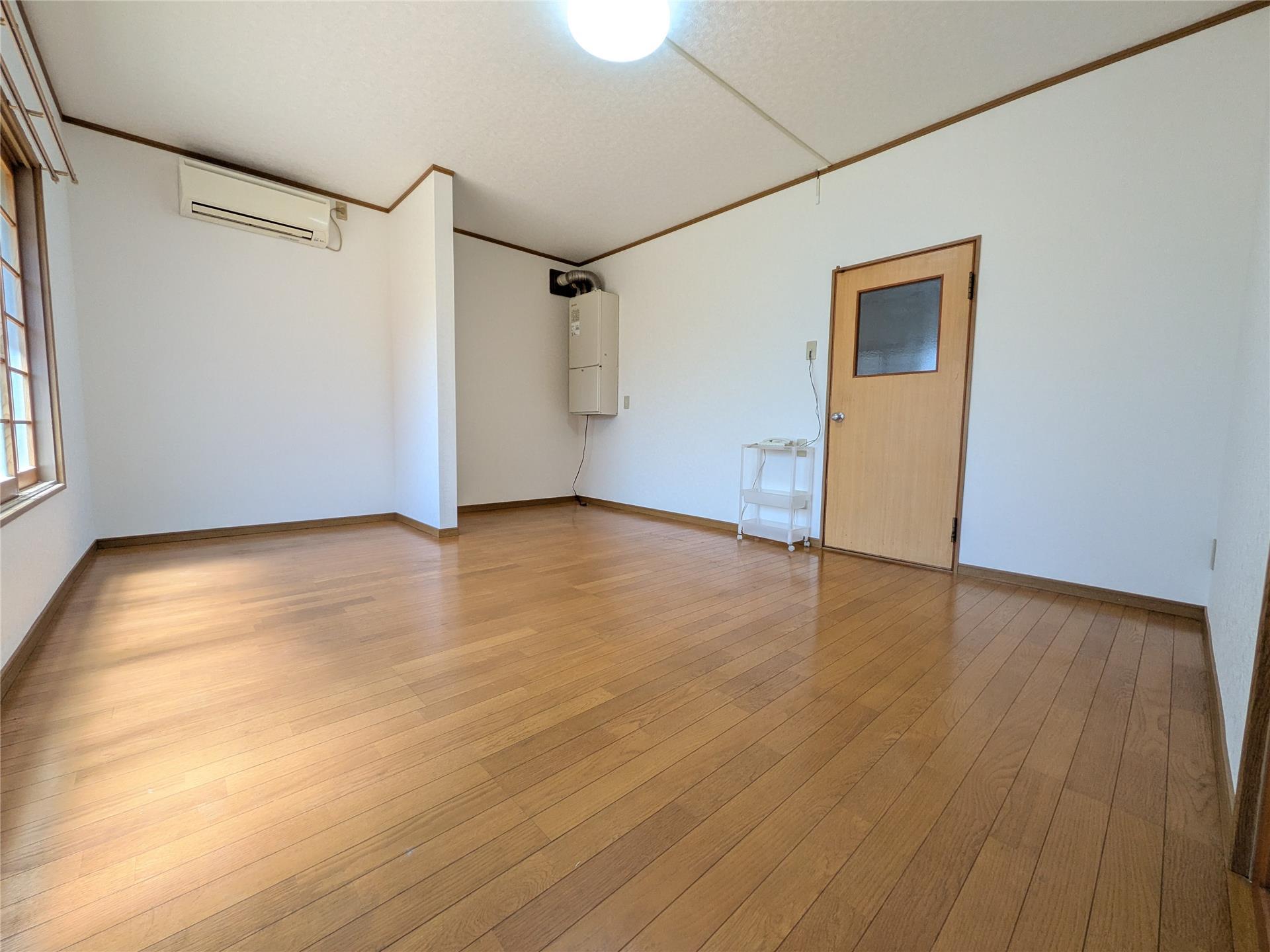 居室・リビング　居室7.4帖(1F)