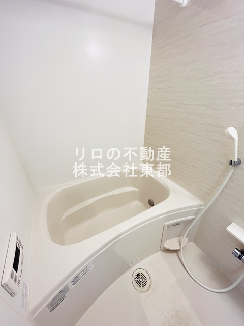 バス・シャワールーム　帰宅時間がずれても安心の追焚機能付バスルームです♪