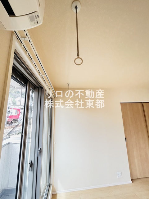 その他設備　室内物干し用金具付！日中の外出や雨の日のお洗濯に便利☆