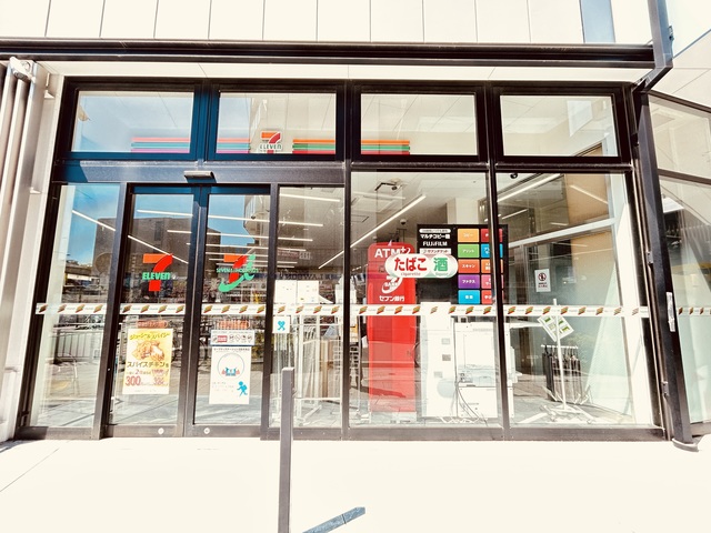 コンビニ　セブンイレブン京急ST金沢八景店（コンビニ）まで198m