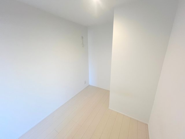 居室・リビング　白を基調とした内装でおしゃれで、落ち着ける空間です。