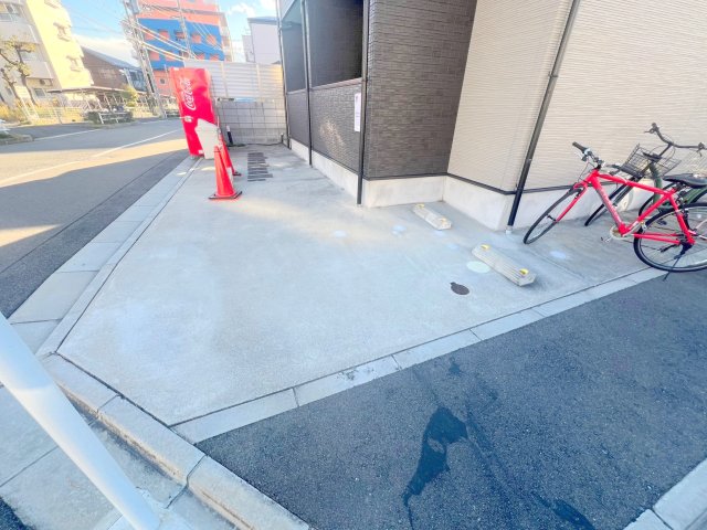 駐車場　駐車のしやすい広めの駐車場です。