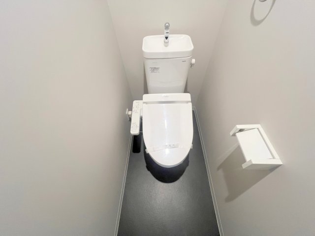 トイレ　綺麗なトイレにはウォシュレット標準装備です。