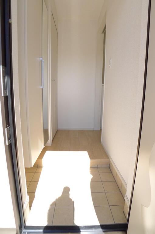 玄関　（写真は同物件イメージ）