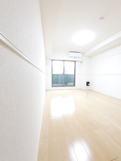 居室・リビング　■エアコン■24時間換気システム■室内物干機
