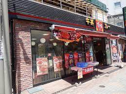 飲食店　すき家竹芝店（飲食店）まで148m