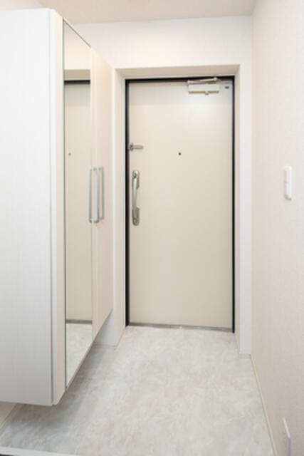 玄関　※写真は同タイプ住戸です。