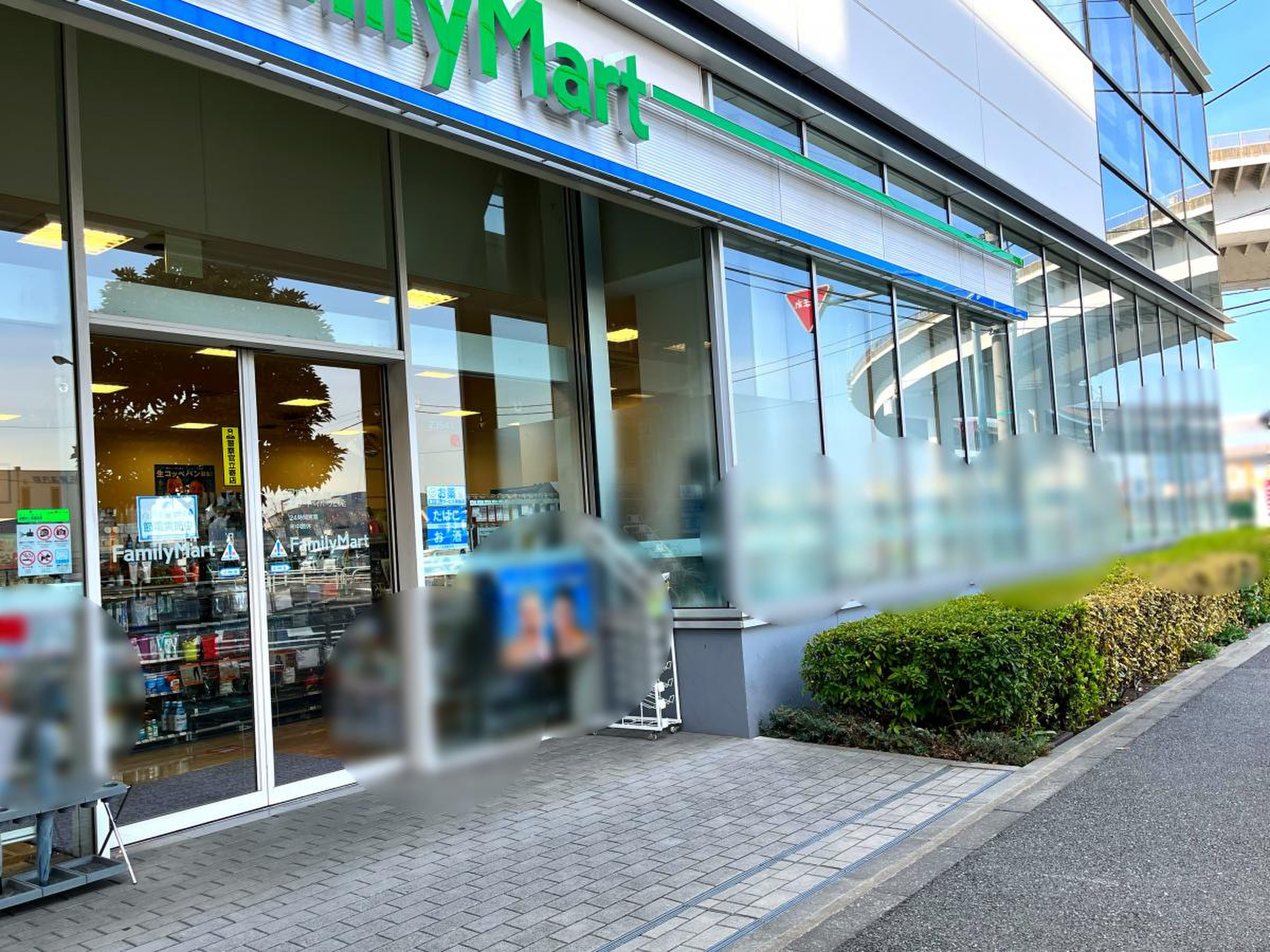 コンビニ　ファミリーマートオンワードベイパークビル店（コンビニ）まで110m