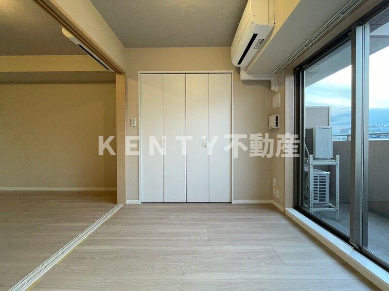 その他部屋・スペース　開放的な寝室です