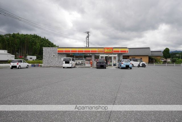 コンビニ　デイリーヤマザキ（コンビニ）まで1753m