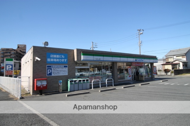 コンビニ　ファミリーマート十一屋三丁目店（コンビニ）まで680m