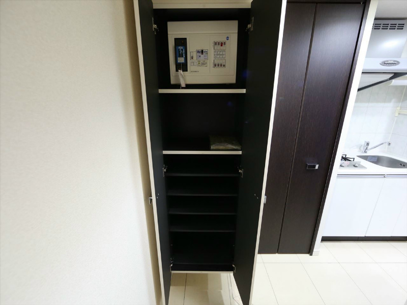 玄関　玄関　シューズボックス付