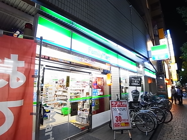 コンビニ　ファミリーマート（コンビニ）まで147m