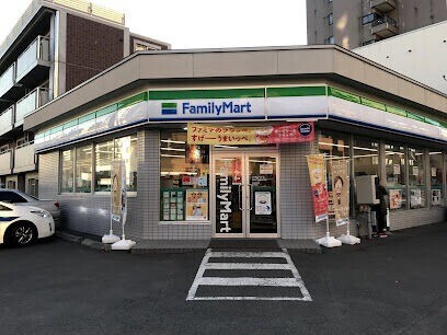 コンビニ　ファミリーマート札幌北11条東6丁目店（コンビニ）まで435m