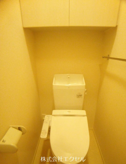 トイレ　温水洗浄便座です。