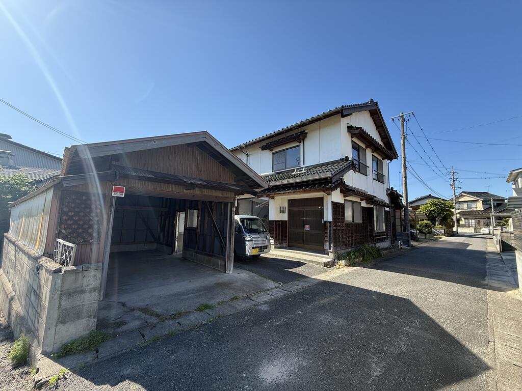 屋根付車庫+大家族向け住宅