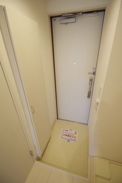 玄関　★しっかりとした扉の玄関ドア★