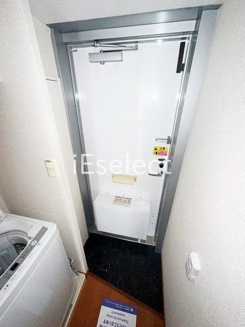 玄関　不在時に便利な宅配BOX付き