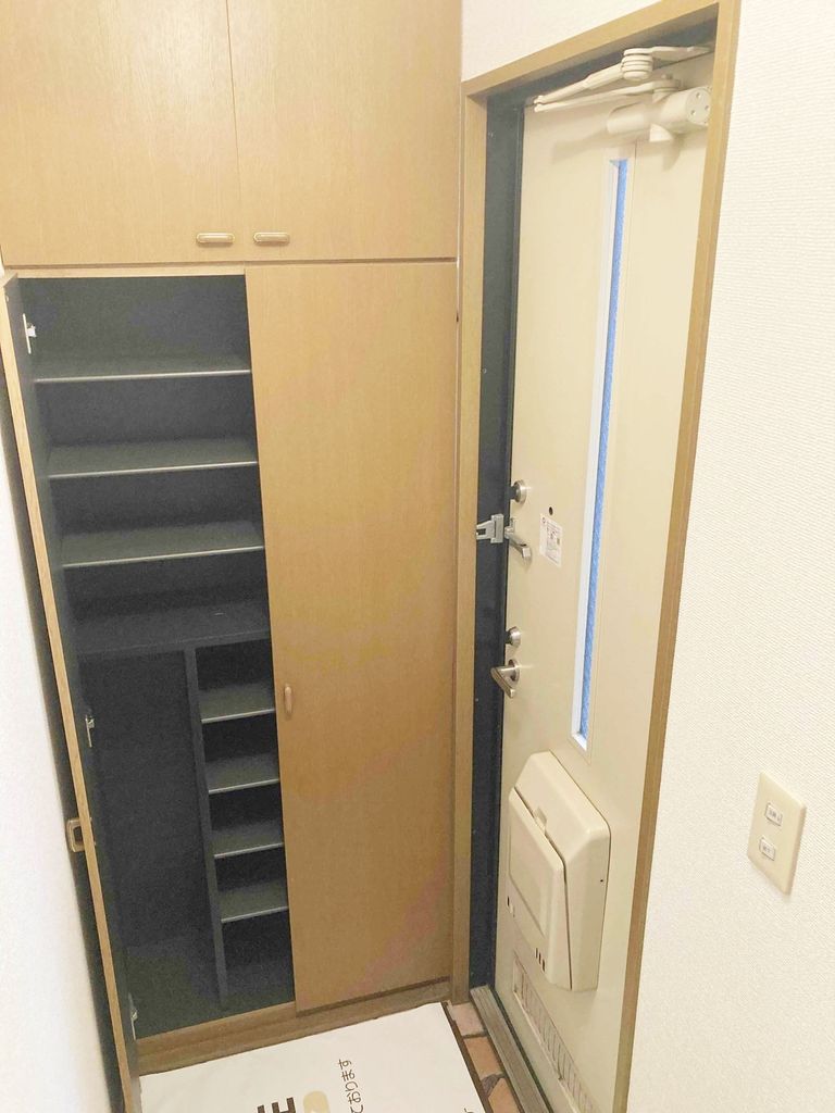 玄関　玄関にはシューズボックス