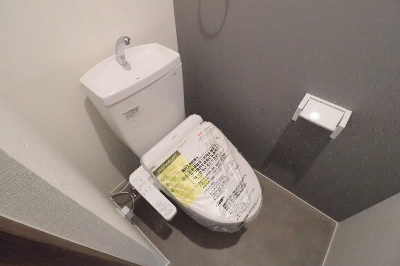 トイレ　退去予定のため別部屋写真使用
