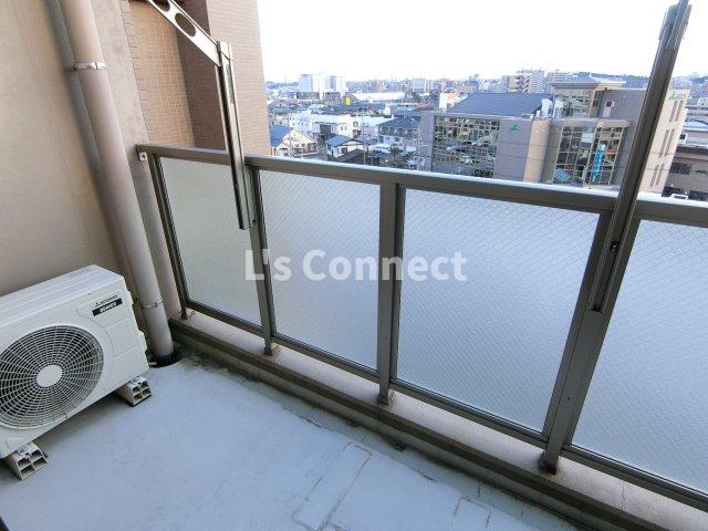 バルコニー　６階のお部屋で晴れた日には洗濯物もたくさん干せます。