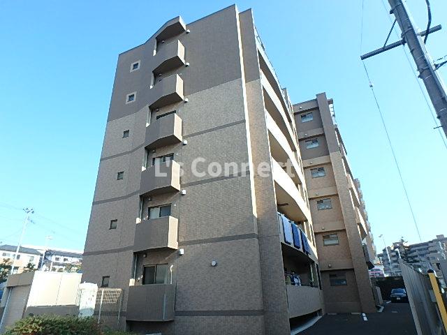建物外観　２００５年築のオートロックマンションです。